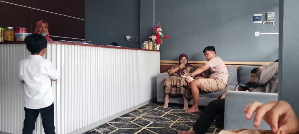 Ruang Tunggu Gomem Patikraja